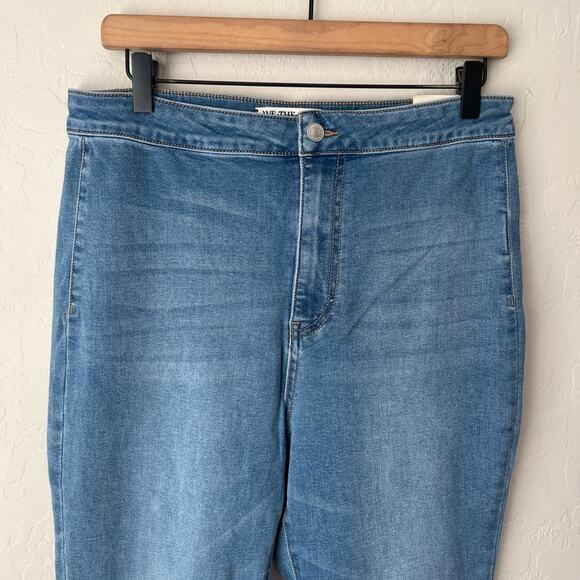 NEW Free People we the free just float on high rise flare jeans 31 - Picture 7 of 12